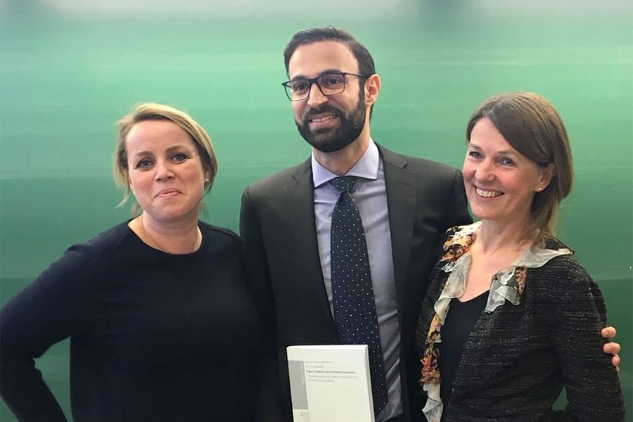 Evy Jakobsen - direktør By og samfunn, Amin Haddadi og Ina Aspestrand - avdelingsleder Eiendomsledelse i Multiconsult. 