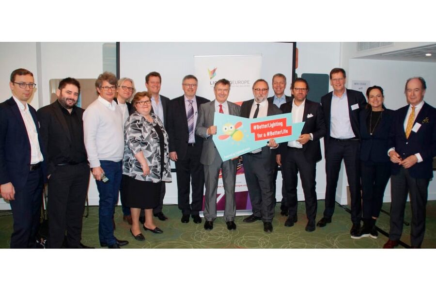 Det nye styret, LightingEurope Executive Board, med 2 års mandat til å bistå LightingEurope i å realisere sine strategiske målsettinger og prioriteringer (fra venstre): Jan Van Rompay, Lumileds; Miguel Aguado, Lutron Electronics; Jean Marie Croue, GIL; Maurice Maes, Signify; Nathalie Coursière, IGNES; Lars Stühlen, Ledvance; Jürgen Waldorf, ZVEI; Peter Barnett-Hunt, Lighting Industry Association (The LIA); Lionel Brunet, Syndicat de léclairage; Klaus Breisch, Panasonic; Massimiliano Guzzini, ASSIL; Frank Hohn, OSRAM; Katia Valerie Banoun, Lyskultur; Alfredo Berges, Anfalum.