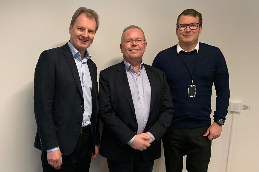 Structor Bergen AS blir en del av Asplan Viak. Fv: Øyvind Mork, administrerende direktør Asplan Viak, Bjørn Horn, daglig leder Structor Bergen og Per Christian Randgaard, direktør Bygg og Infrastruktur Asplan Viak. Foto: Asplan Viak 