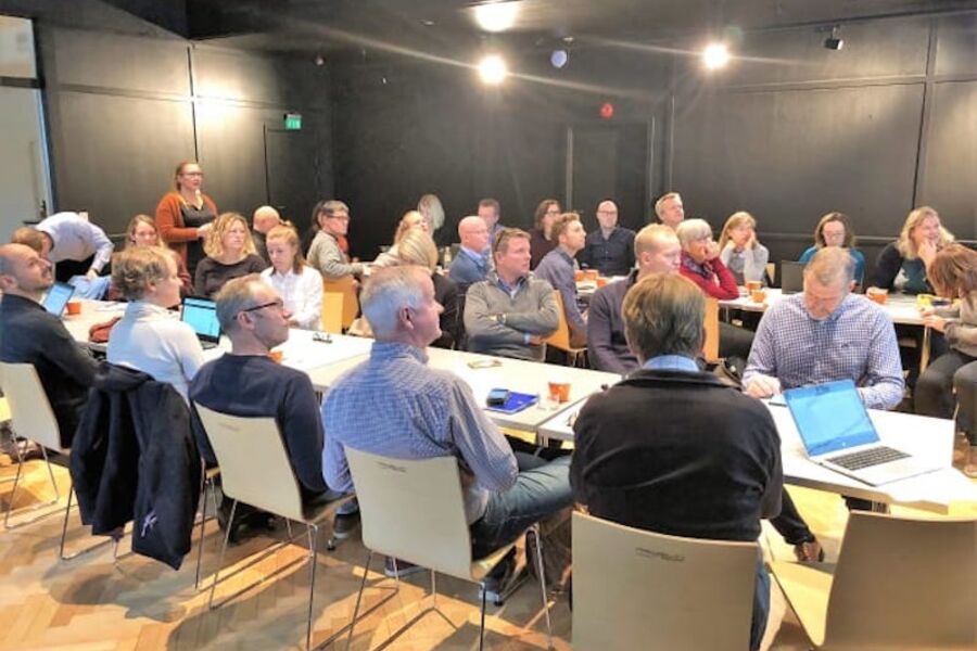 
35 stykker fordelt på leverandører, rådgivere, arkitekter, byggherrer og entreprenører valgte å ta turen til Greenhouse Oslo. Materialforum er et samarbeid mellom Grønn Byggallianse og BNL (Byggenæringens Landsforening).