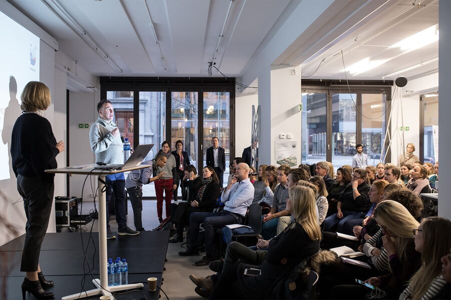Fylkesordfører i Trøndelag, Tore O. Sandvik, snakkes til 120 deltakere på Byfrokosten i Trondheim. Foto: COWI/ Ragnhild H Fagerheim 