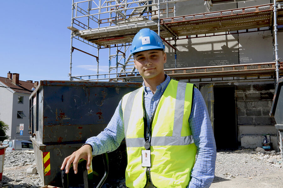 Sommervikar Daniel representerer Boligbygg som byggherre på et stort rehabiliteringsprosjekt i sluttfase.