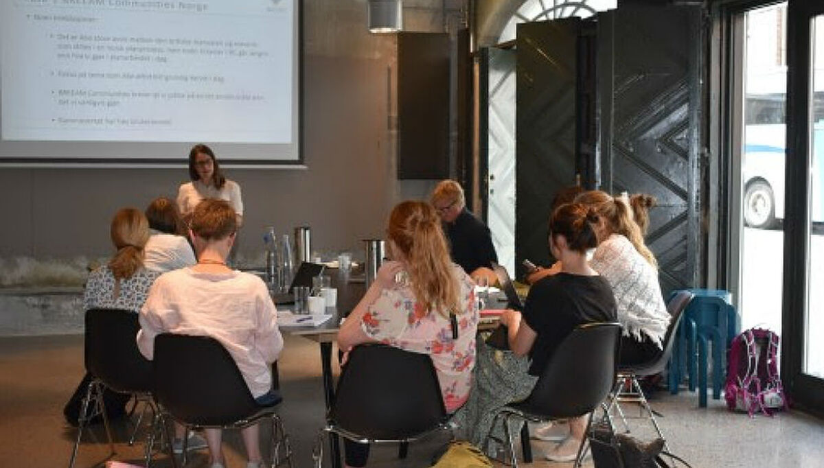 I forrige uke var det kurs i BREEAM Community-systemet. Flere utviklere har i det siste kontaktet NGBC og vist interesse. Her fra kurset i forrige uke med Oddrun Helen Hagen og Anders Nohre -Wallden i spissen. 2018-06-04-ngbc