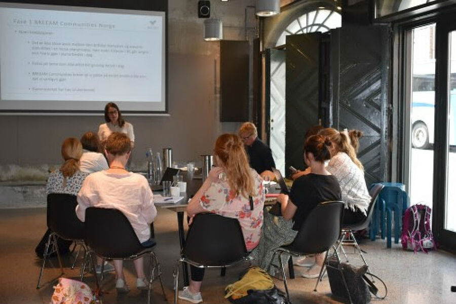 I forrige uke var det kurs i BREEAM Community-systemet. Flere utviklere har i det siste kontaktet NGBC og vist interesse. Her fra kurset i forrige uke med Oddrun Helen Hagen og Anders Nohre -Wallden i spissen.