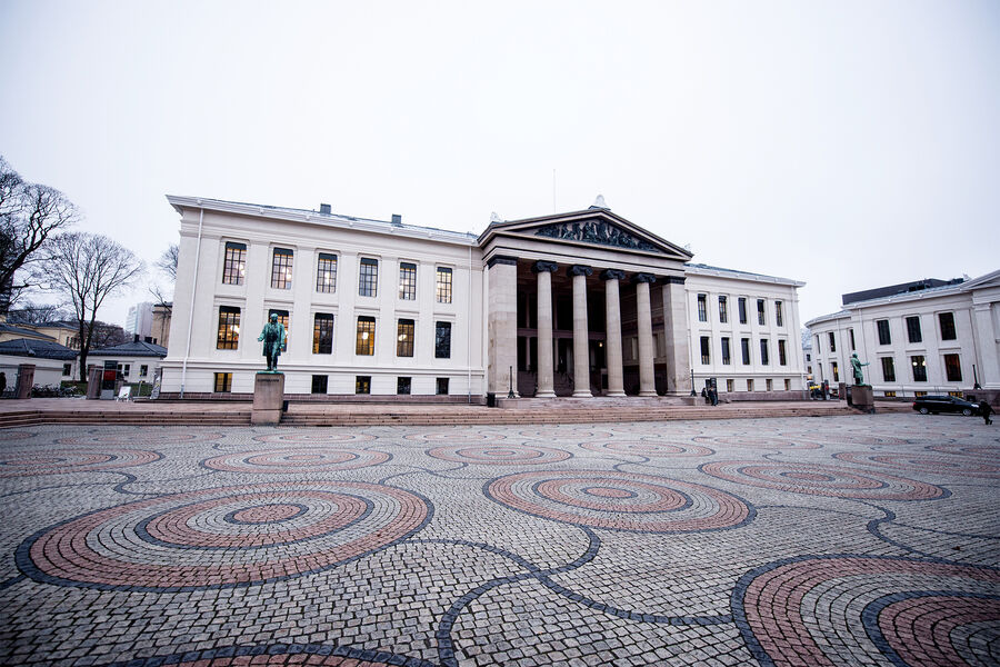 Universitetet i Oslo (UiO) har ansvar for rundt 100 ulike bygninger med over 600.000 m2 samlet areal. Bildet ovenfor illustrerer et av UiO sine bygg og er tatt av Anders Lien, Domus Media.