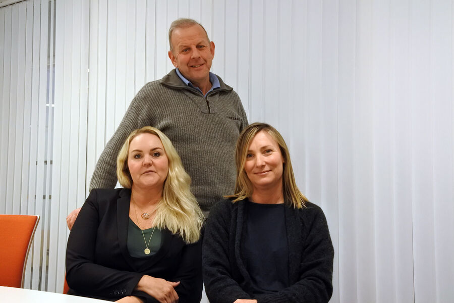 Sekretariatet i Rehabgruppen har ansvaret for gjennomføringen av årets seminar. Fra venstre Anne Friberg, Elisabeth Sørensen og Atle Killerud.