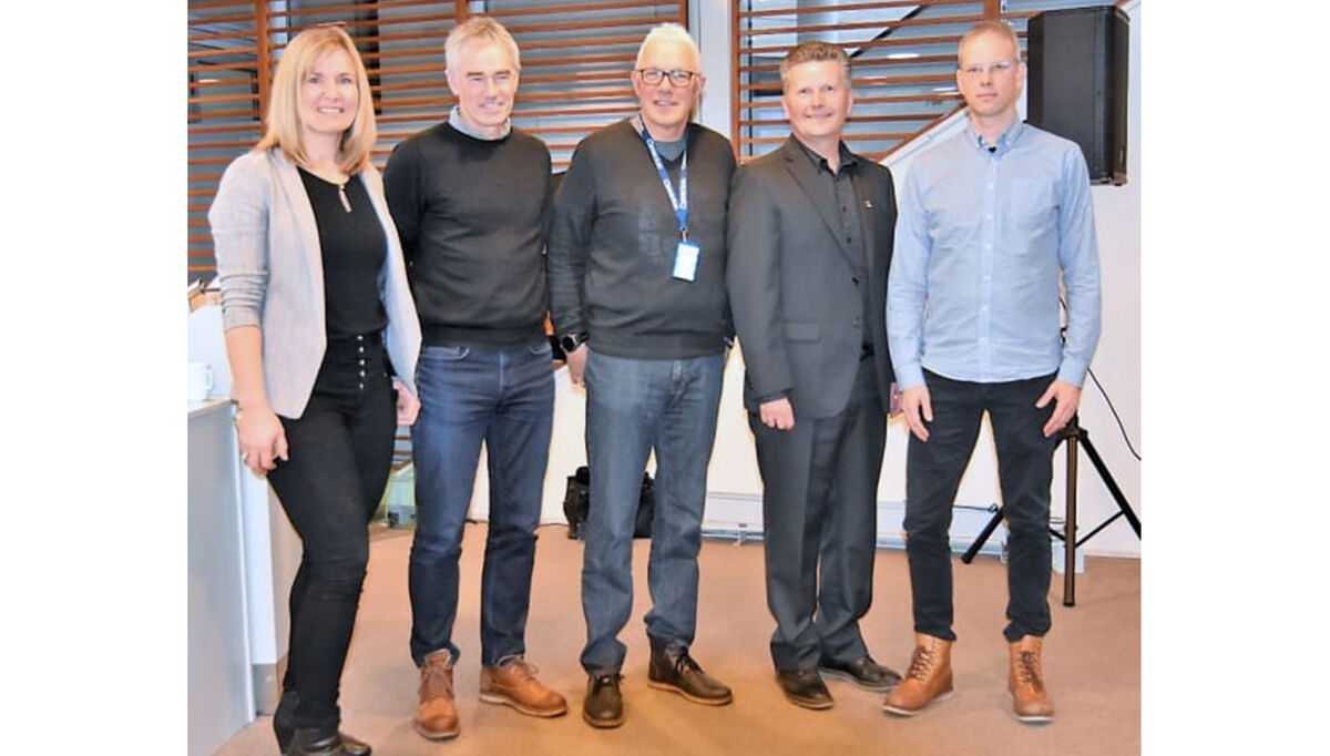 F.v: Daglig leder i NGBC, Kjersti Folvik, komitelederen for den nye NS-standarden for klimagassregnskap, Eivind Selvig, Tor-Atle Gjerde i Caverion, daglig leder i EPD-Norge, Håkon Hauan og avdelingsdirektør i Statsbygg, Morten Dybesland. 2017-12-20-ngbc