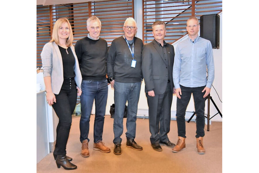 F.v: Daglig leder i NGBC, Kjersti Folvik, komitelederen for den nye NS-standarden for klimagassregnskap, Eivind Selvig, Tor-Atle Gjerde i Caverion, daglig leder i EPD-Norge, Håkon Hauan og avdelingsdirektør i Statsbygg, Morten Dybesland. 