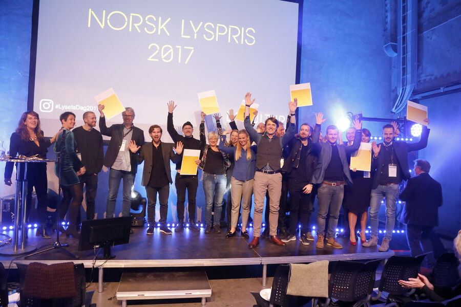 Vinnerne i e forskjellige kategoriene samlet til jubel i går da Norsk Lyspris 2017 ble delt ut.