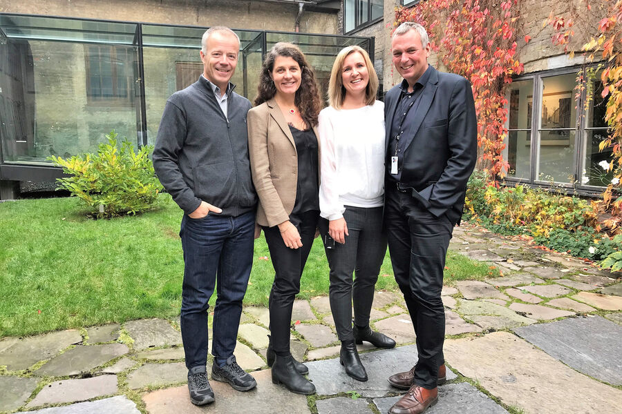 Styrelederne i henholdsvis Grønn Byggallianse og NGBC Roy Frivoll og Rolf Thorsen, flankerer daglige lederne Katharina Bramslev og Kjersti Folvik. 