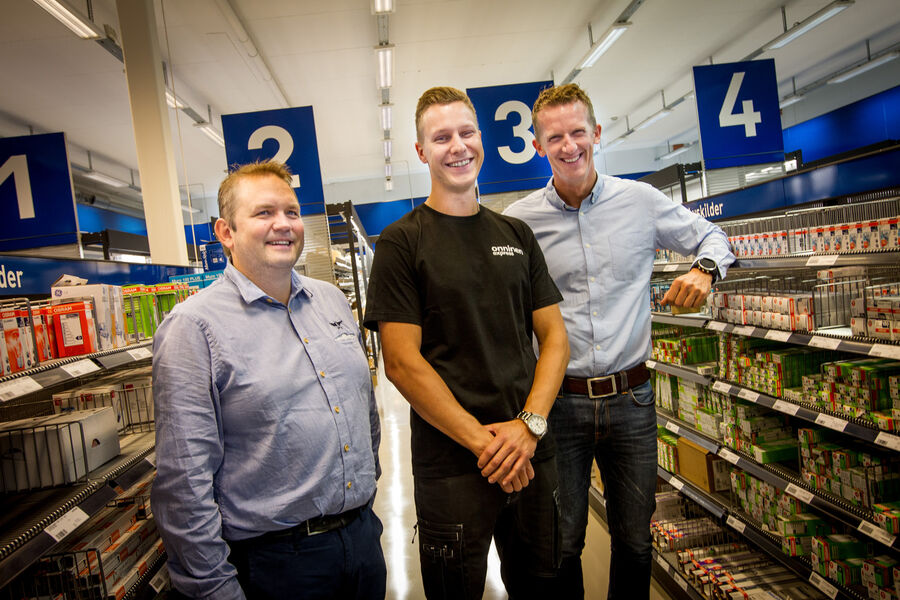 Butikkutvikler Nils Henrik Stjerne, butikksjef Martin Hasle Arnesen og sjef for multikanal i Onninen Morten Fundingsrud er godt fornøyd med den nyåpnede butikken på Ensjø.  Det skal være raskt og effektivt å handle her, forteller de. 