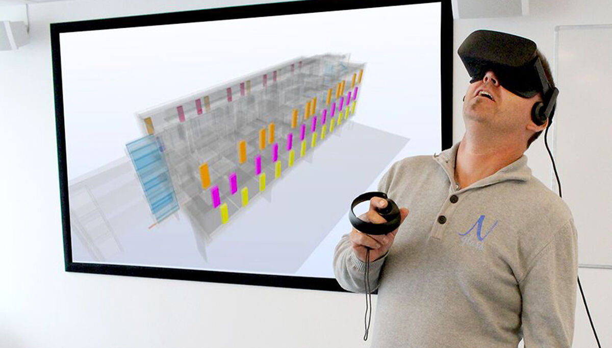 Morten Mitchell og deltakerne på Glass og Fasadeforeningens oppgraderingskurs fikk anledning til å prøve seg på en digital tur gjennom et Backe-prosjekt. (Fotomontasje: Glass og fasadeforeningen) 2017-06-14-glassforeningen