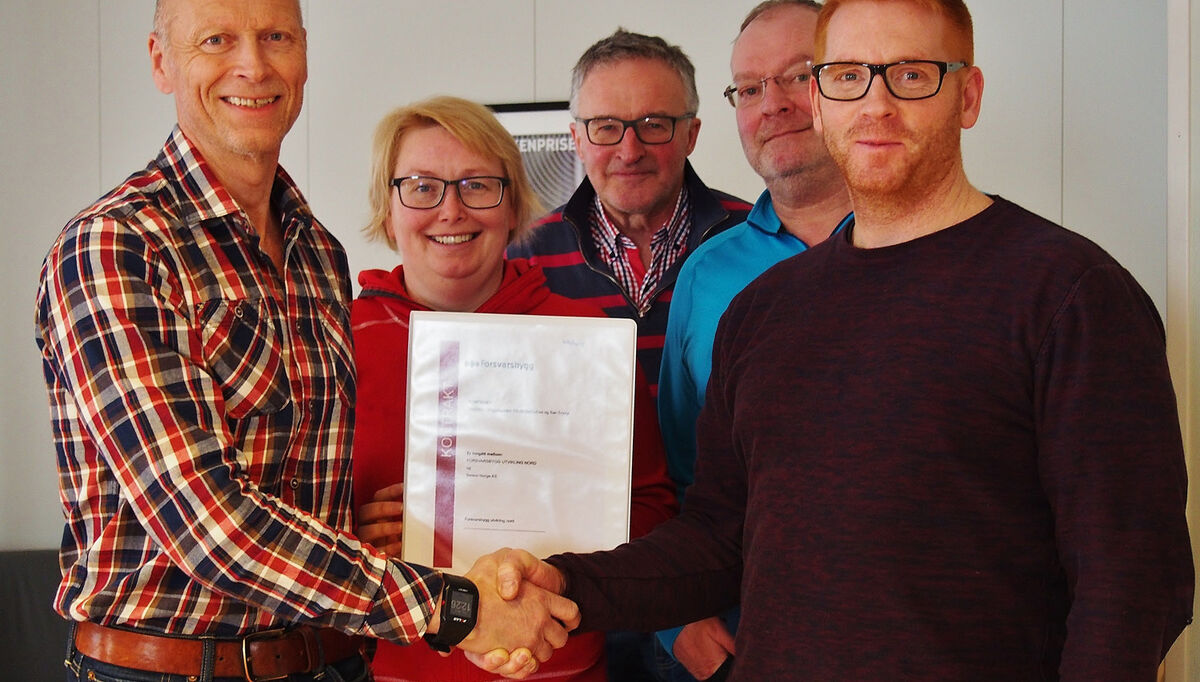 Fv. Jan Helge Utne, Beate Hansen, Helge Hansen, Kolbjørn Botnmark i Sweco Norge AS og Erik Anders Helin, regionsjef i Forsvarsbygg. 2017-04-12-statsbygg