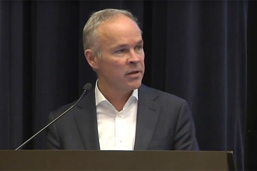 Kommunal- og moderniseringsminister Jan Tore Sanner under høringsmøtet om ny TEK 17. Foto: Skjkermdump av Youtube-video.