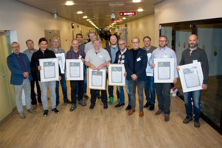 ersonene på bildet er fra venstre: 
Bjørn Bakken, Fet kommune
Morten Nårstad, Fet kommune
Stein Henningsen, Nedre Eiker kommune
Steinar Løvstad, Fet kommune
Erik Adolfsen, Løten kommune
Ole Petter Bergersen, Vestre Toten kommune
Harald Andersen (hederspris)
Jürgen Spindler, Sørum kommune
Freiner Olaussen, Sørum kommune
Øyvind Melvold, Sørum kommune
Arne Kristiansen, Lørenskog kommune
Glenn Dylling, Re kommune
Sven Førsund, Re kommune (årets driftstekniker)