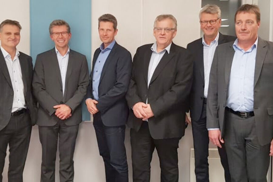 Fra venstre: Stian Søhoel og Tore Bakke fra Bravida og Marcus Johansson , Morten Kristiansen, Morten Sveiverud og Tom Inge Olsen fra Moelven