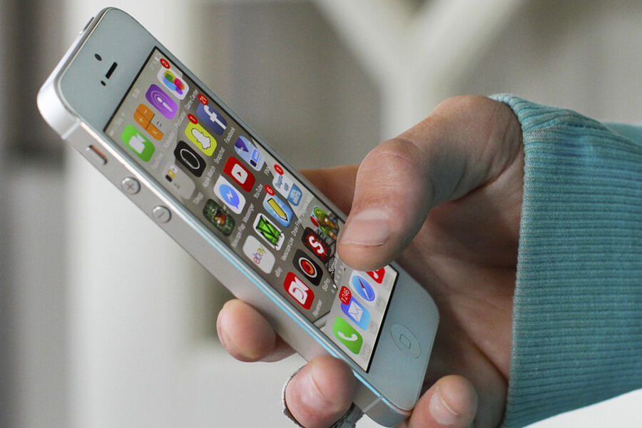 koster-det-virkelig-300-kroner-i-aret-a-lade-mobilen-2