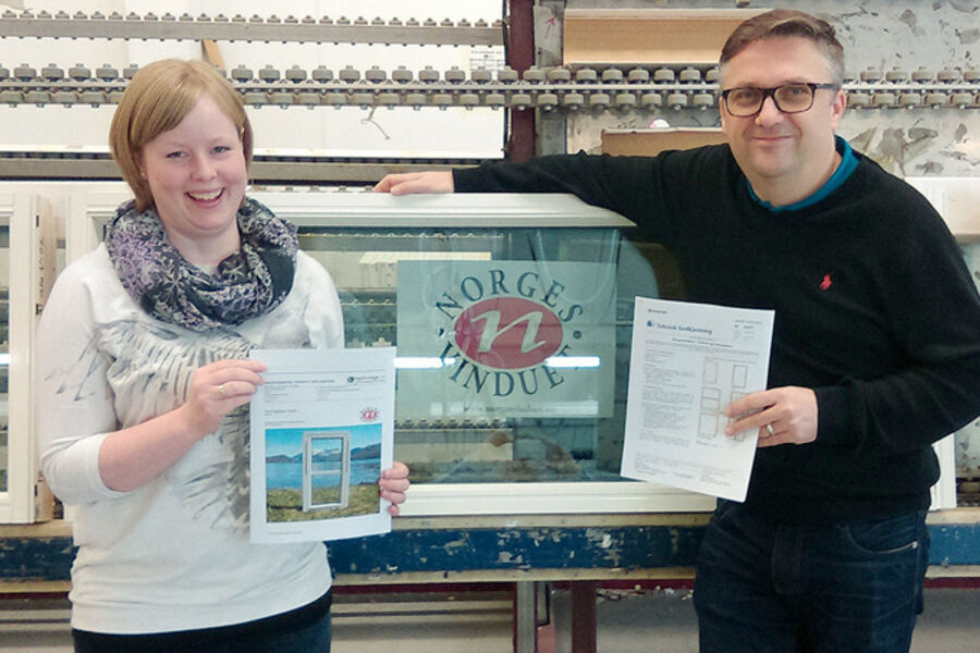 Kari Norbakk Rovde, HMS koordinator, og leder av teknisk avdeling i Norgesvinduet, Kent Tryggestad.