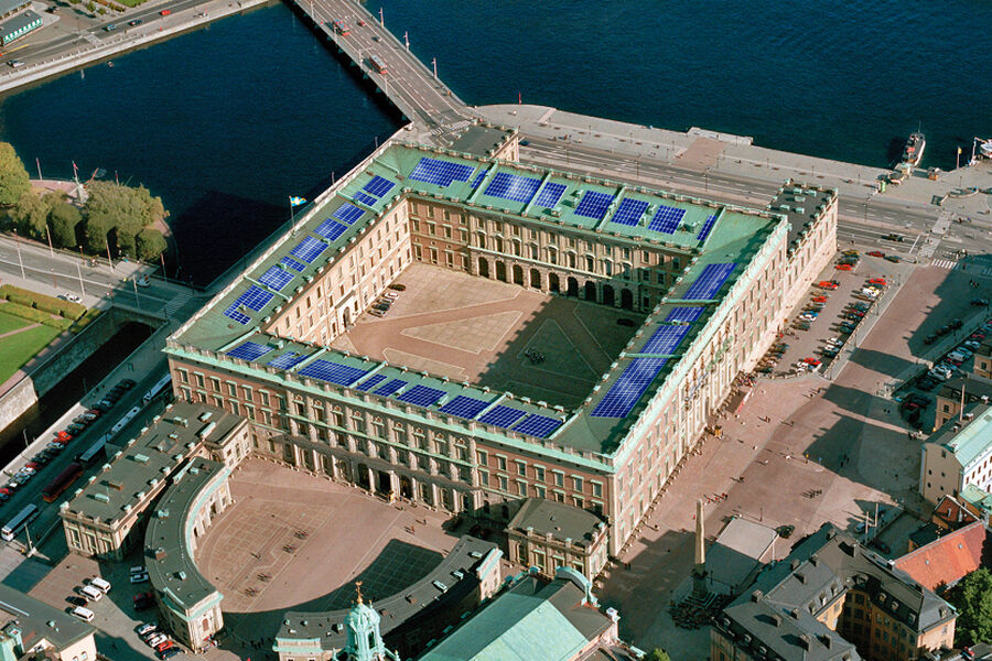 svenskekongen-onsker-a-legge-solceller-pa-slottstaket-2