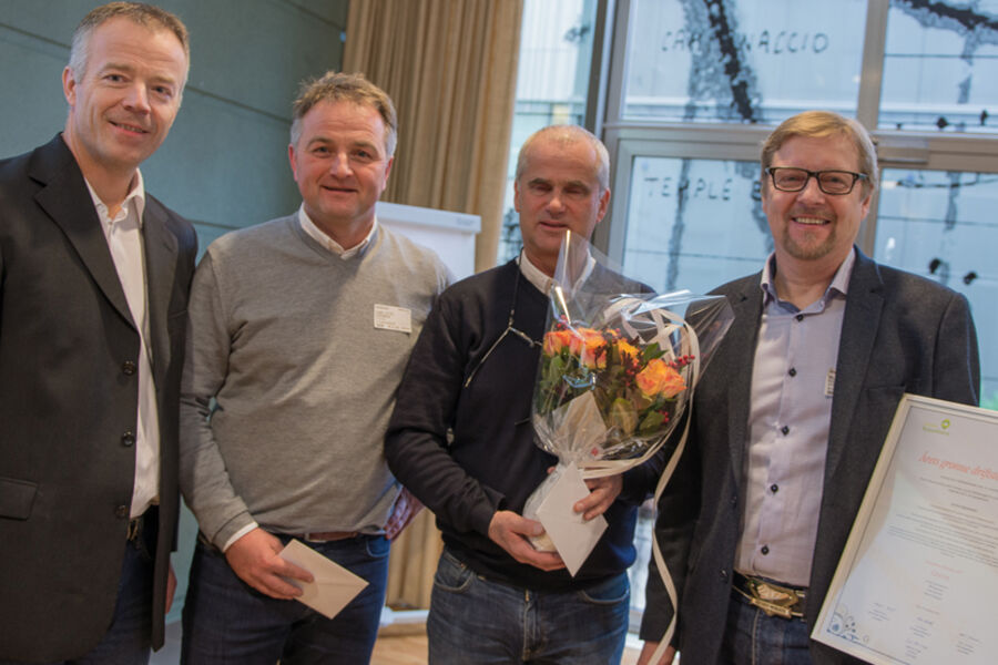 Årets Grønne Driftsteam er et forbilde innen eiendomsbransjen, fastslo Roy Frivoll (til venstre) da han overrakte prisen til Calle Evenrud, Edvard Haugom og Bill Engeness i Citycon. 
