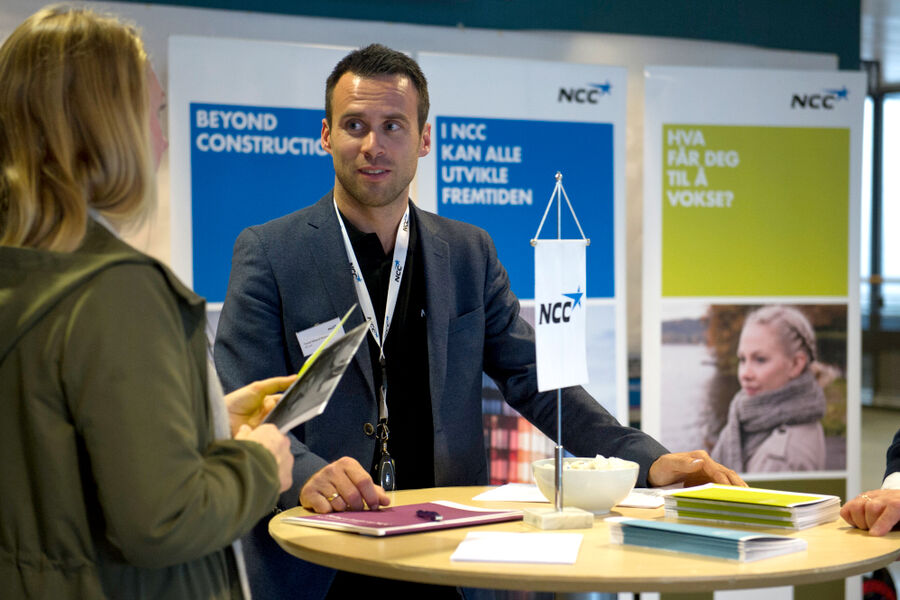HR-sjef Trond Håvard Brunes i NCC på plass hos NTNU for å sikre eg gode studenter.