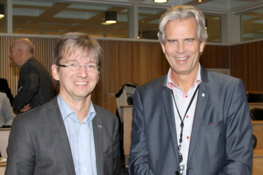 Statssekretær Paul Chaffey i kommunal og moderniseringsdepartementet og leder Jon Sandnes i BNL deltok på seminaret om digitalisering av byggenæringen. Foto: BNL