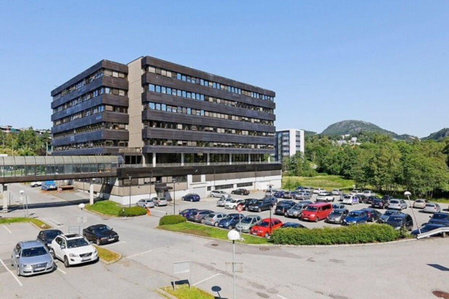 Folke Bernadottes vei 40, i Fyllingsdalen, i en kontorbygning som er under rehabilitering.