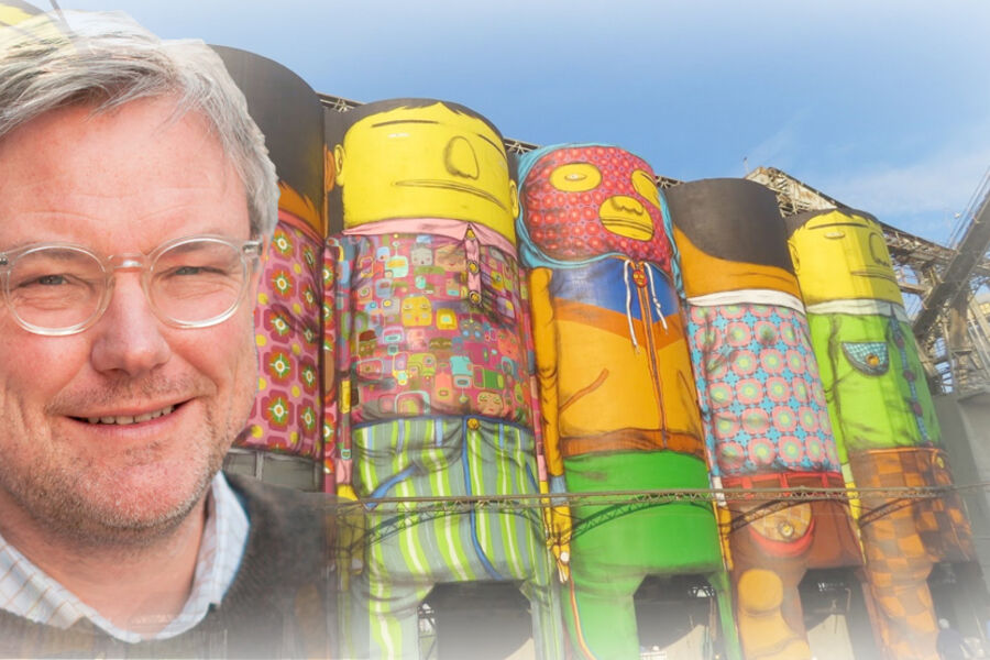 Sverre Landmark hos Aspelin Ramm synes at den kanadiske byutvikleren Brent Toderian har gode poenger som er vel verd å lytte til. Todorian er foredragsholder under Oslo Urban Arena. Illustrasjon/montasje: ITBaktuelt og viser dekor på siloer i Vancouver med motiver med at man vender ryggen til hverandre og lever i siloer.