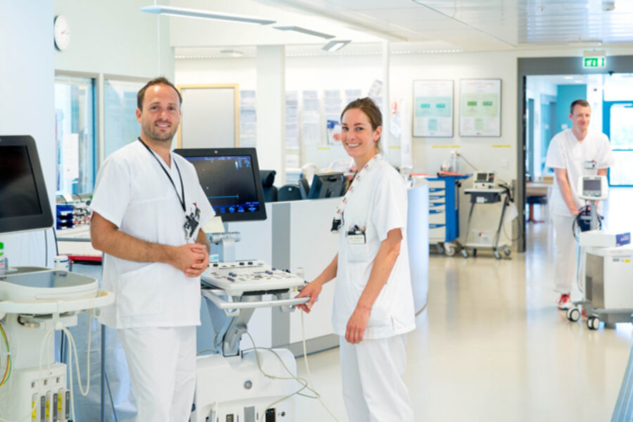 Intensivsykepleierne Arne Nordås og Linn Christina Aalefjær ved Helse Stavanger. Foto: Svein Lunde Helse Stavanger