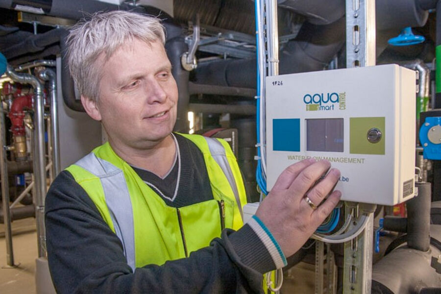 - Vi har full oversikt over vannforbruket i alle butikklokaler i hele bygget, sier prosjektleder Stig Jansen hos Imtech Norge AS. Foto: Kjell Arne Nordli