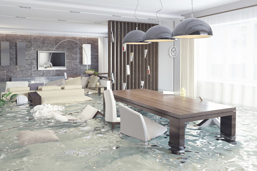 Mer overvann øker faren for fuktskader og oversvømmelse. Kommunene ber eiendomsbesittere bygge egne anlegg for å ta seg av overflatevann.