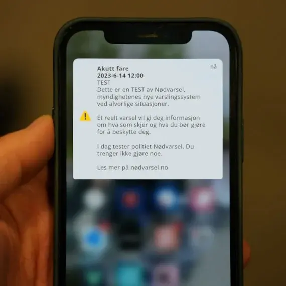 Illustrasjonsfoto av Nødvarsel på mobil / Foto: DSB (Direktoratet for samfunnssikkerhet og beredskap)