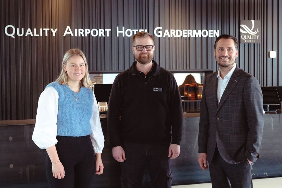 Miljørådgiver Ingvild Mysen i KLP Eiendom, Facility Manager Glenn Tolderlund ved Quality Airport Hotel Gardermoen og Jeppe Grøttland, kommersiell direktør i Varig.