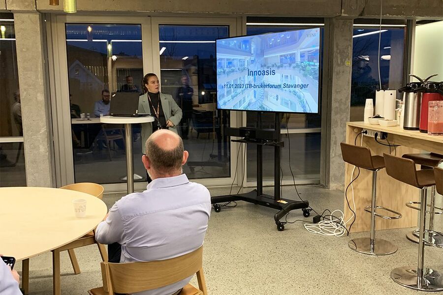 Vilde Eikeskog, med master i Energi og Miljø, og jobber i Veni som bærekraftskonsulent, var en av de som holdt innlegg under ITB Brukerforum i Stavanger denne uken. 