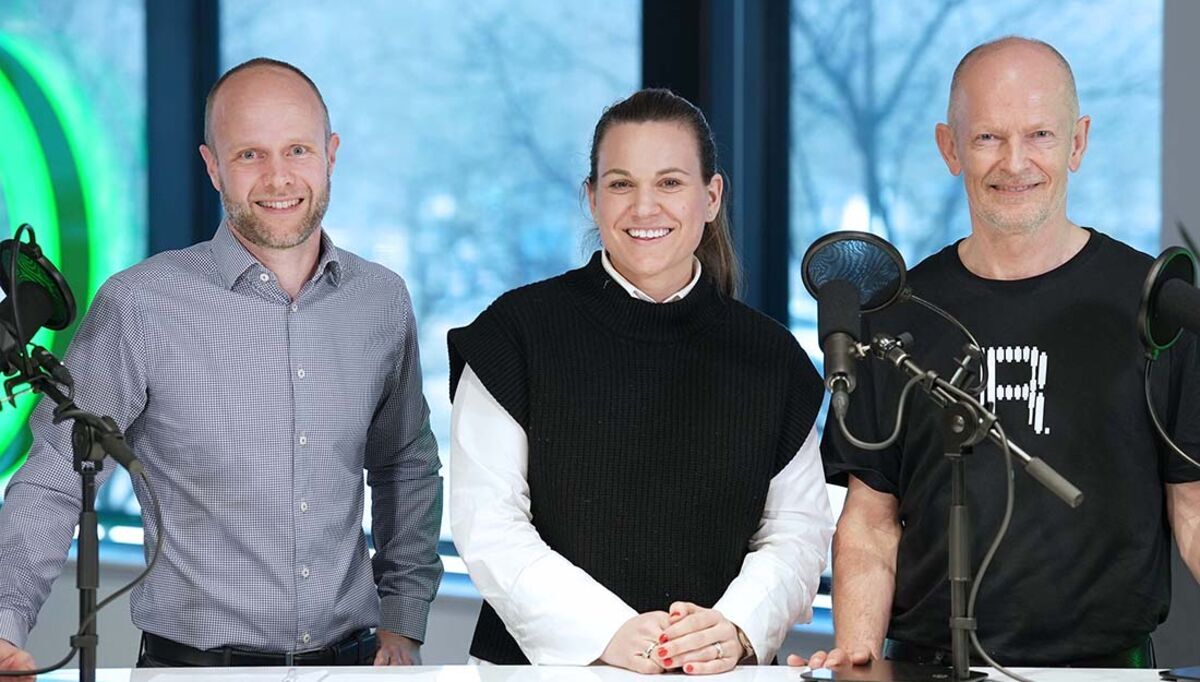 Jonas Henni Normann, bærekraftssjef i Schneider Electric fra venstre, her sammen med Carine Blyverket i Entra og Peter Jetzel fra Rebel-bygget i Oslo. fremtidens-bygg-schneider