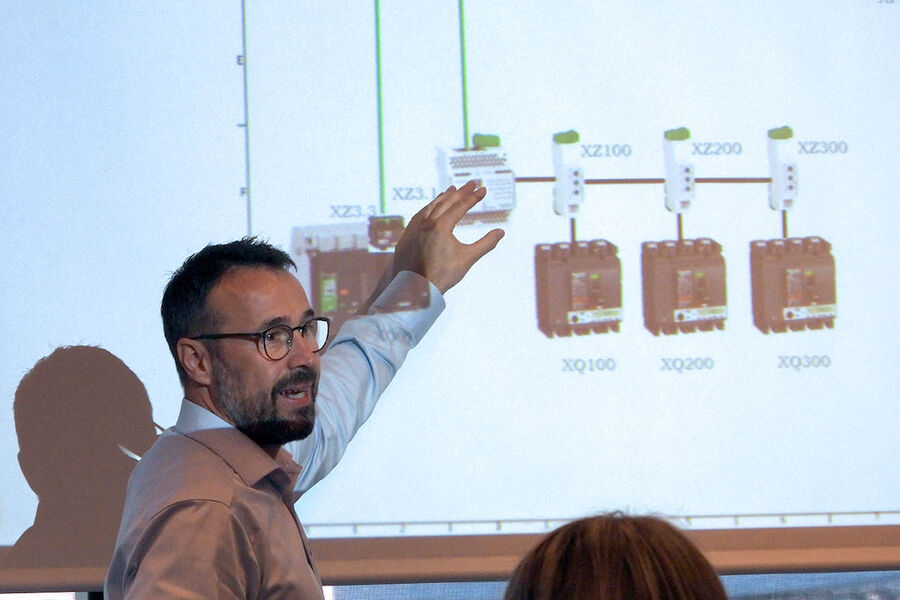 Frode Laksy, systemarkitekt hos Schneider Electric Norge er spesialist på sikker strømforsyning og sammen med
Jan Ivar Frantzen snakket de om hvor nødvendig det er med pålitelig strømforsyning. Foto: ITBaktuelt