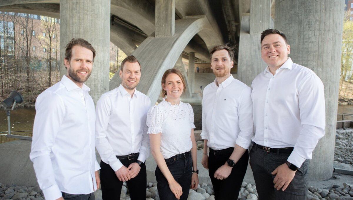 Fra venstre; Kristoffer Bugge, Thomas Angeltveit, Cathrine Kirkøen-Bere, Gjermund Dahl, Marius Jablonskis. norconsult-digital-transformasjon