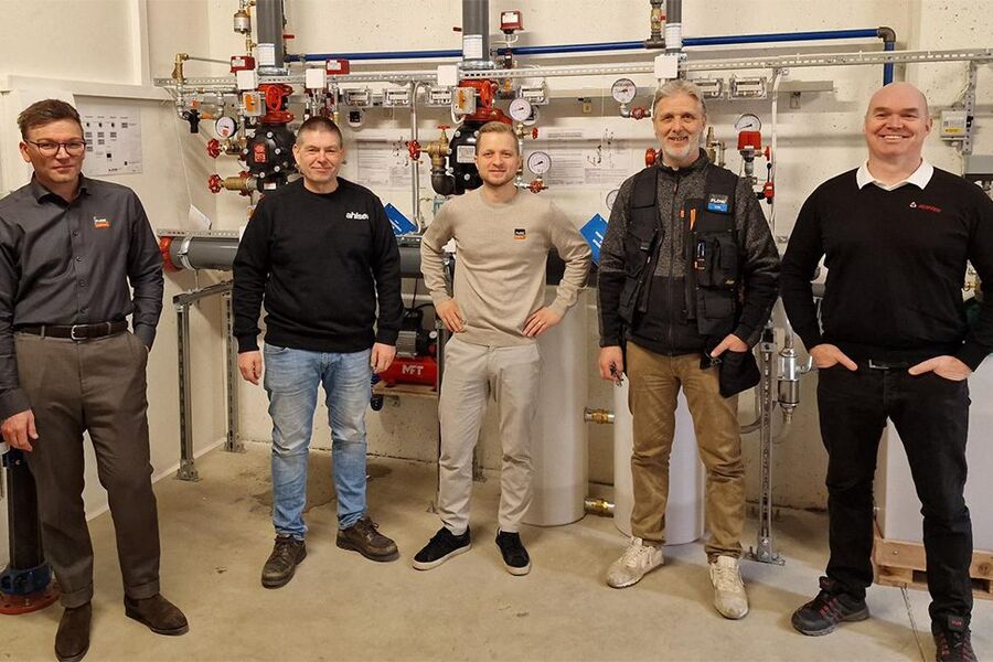 På bildet ser vi fra venstre, Johan Hedlund, daglig leder, FLOW Elektro Oslo Vest Rune Bals, salgsansvarlig VVS i Ahlsell Simon Haaster, salgs- og markedsansvarlig, FLOW Elektro Oslo Vest, Jan Åge Bråthen, fagansvarlig sprinkler, FLOW Meisingset VVS, og Frode Trondsen, salgsingeniør Elotec.