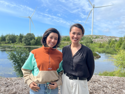 Picture shows Margie Maria Gonzalez and Helene Tråsavik outside at Svaaheia. In the background you can see nature and windmills