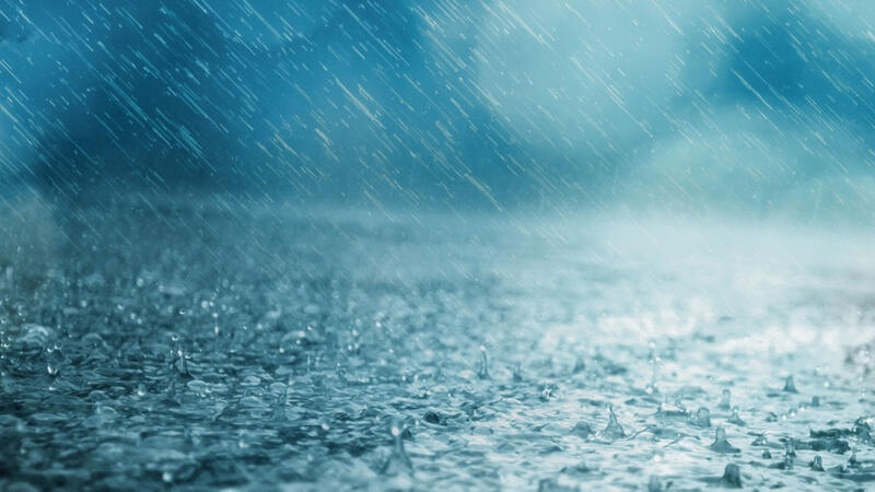 Foto av regn mot grunn