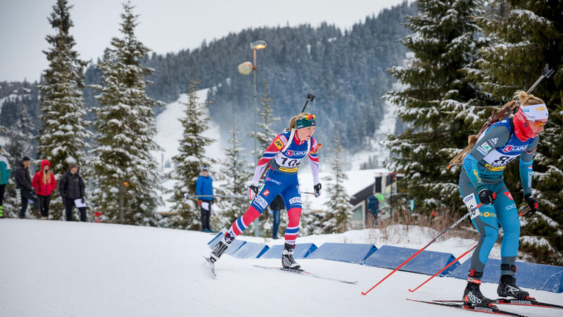 Foto av dame som driver med skiskyting