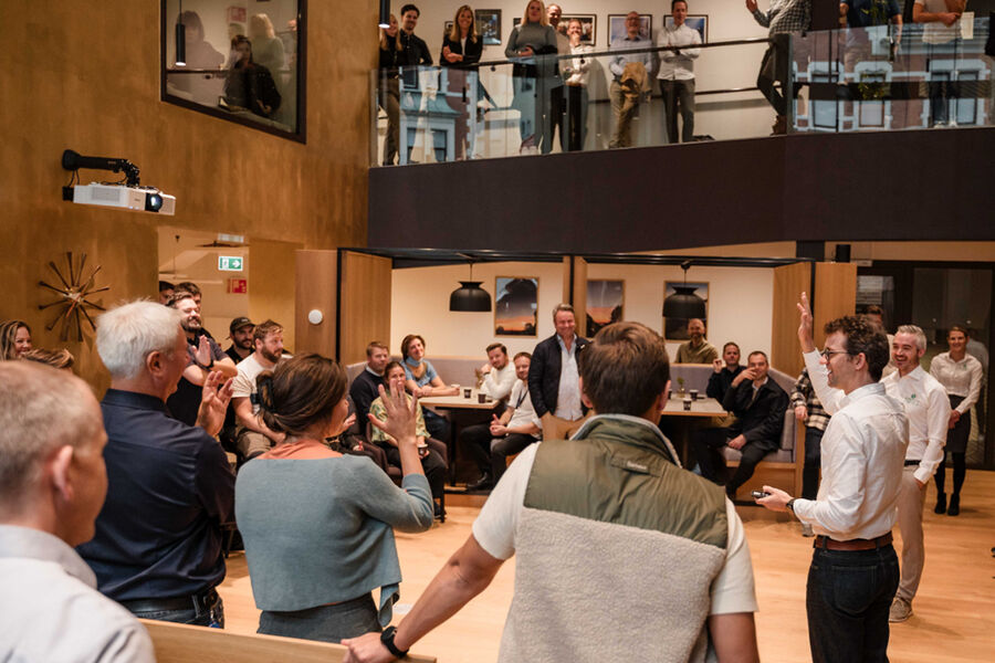 Fullt hus under Proptech-frokost i Bergen. - Dette var veldig gøy. Vi opplever at aktørene i Bergen er sultne på flere slike arrangementer, så vi kommer derfor til å arrangere flere frokoster fremover, sier Tommy Hagenes. Foto: Helene Bringedal