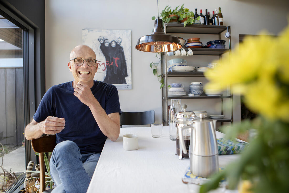 HEKTA PÅ GLEDE. Arnt Sæther har viet livet sitt til å være en inspirator som sprer glede. Han har siden 1994 holdt foredrag i inn- og utland om gledens kraft og enorme verdi.