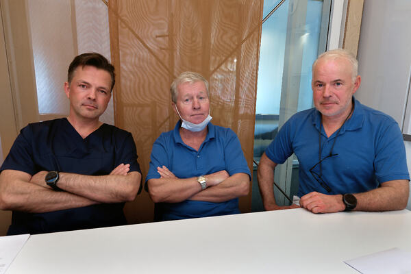 FLERE ANSATTE. Nå har ØNH-spesialistene Geir Thorvald Follestad (fra venstre), Oscar Løvdal og Fridtjof Walseth fått ansatt tre audiografer. Det har hjulpet mye på køene.