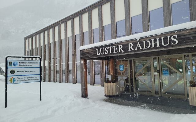 Luster rådhus vinter