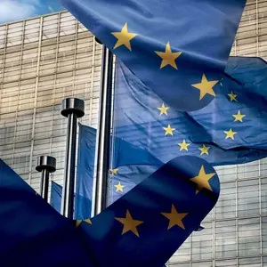 EU-flagg vaier på flaggstangen