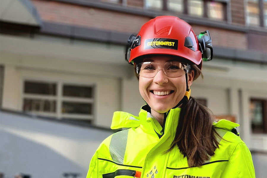 Siv Tallang-Vold, miljøsjef i Betonmast, beskriver forenklingen av arbeidet med å deklarere byggevarer, som en nøtt som alt burde vært knekt. AI skal nå fikse saken. Foto: Betonmast.