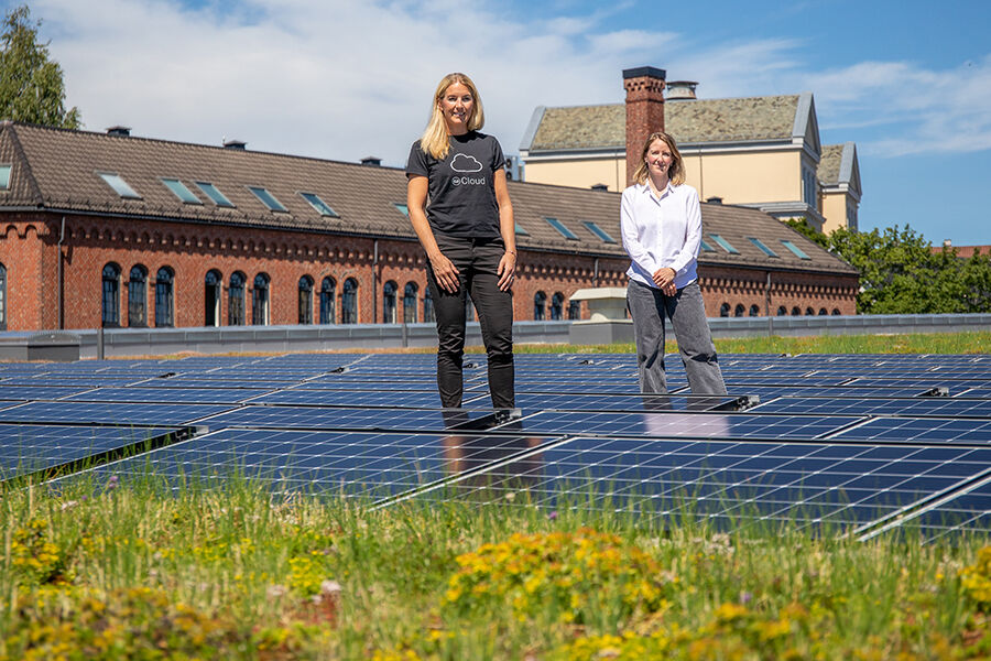Hanne Torp Nilsen, Guard Automation og Ingeborg Eriksdatter Høiaas,Oslobygg KF, på toppen av Jordal Amfi foto Guard Automation4