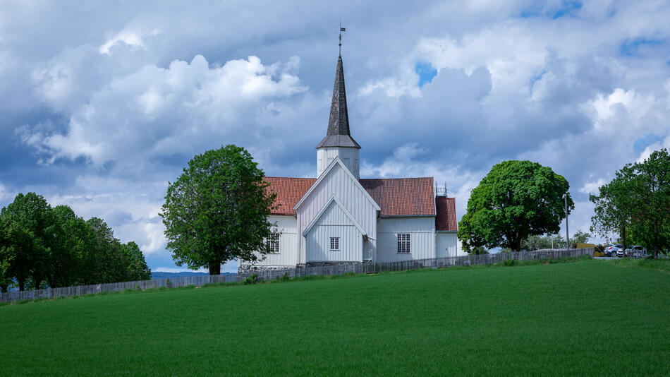 Bilde av Brøttum kirke