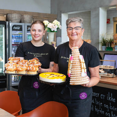 Foto av Sissel og Saga fra Bakeriet i Brumunddal